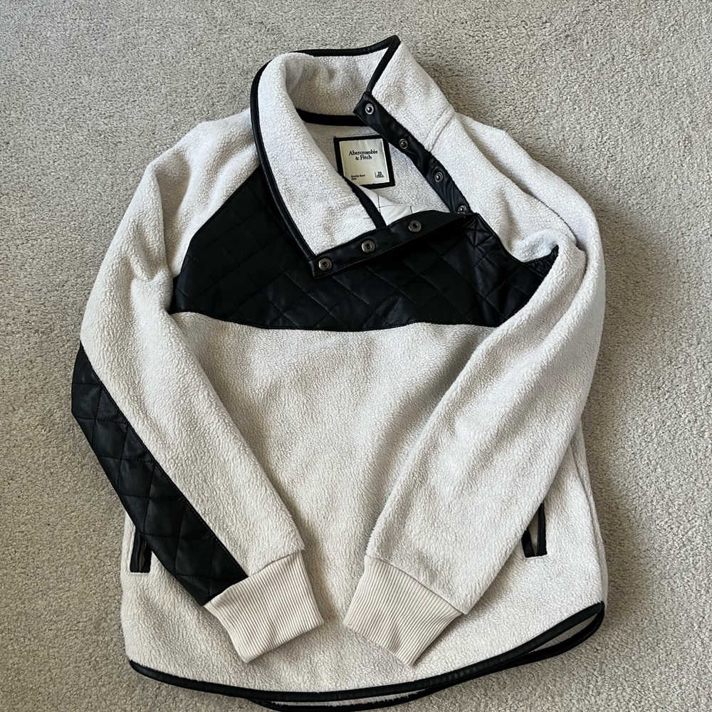 Abercrombie +Fitch side snap fleece xs